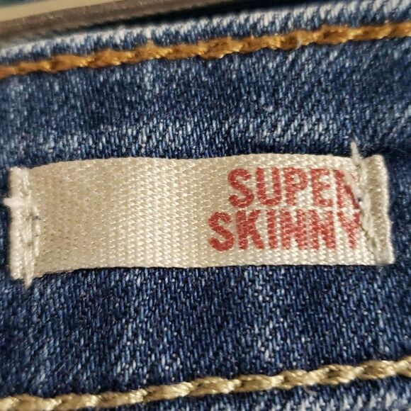 Arizona Jean Co. Super Skinny. Button/Zipper Closure. Junior Size 19 Short - Picture 12 of 12